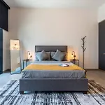 First Class Studio Stylish Urban Escape