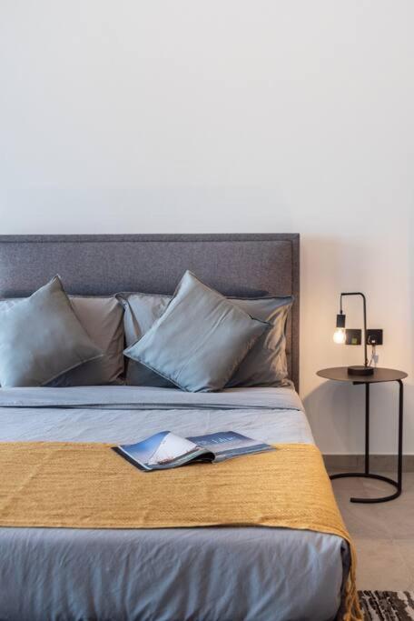 First Class Stylish Urban Escape Apartment Dubai