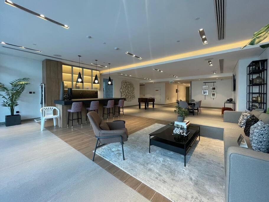 First Class Stylish Urban Escape Apartment Dubai